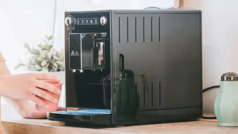 Esta cafetera superautomática cae 139 euros, con molinillo silencioso y 15 bares de presión