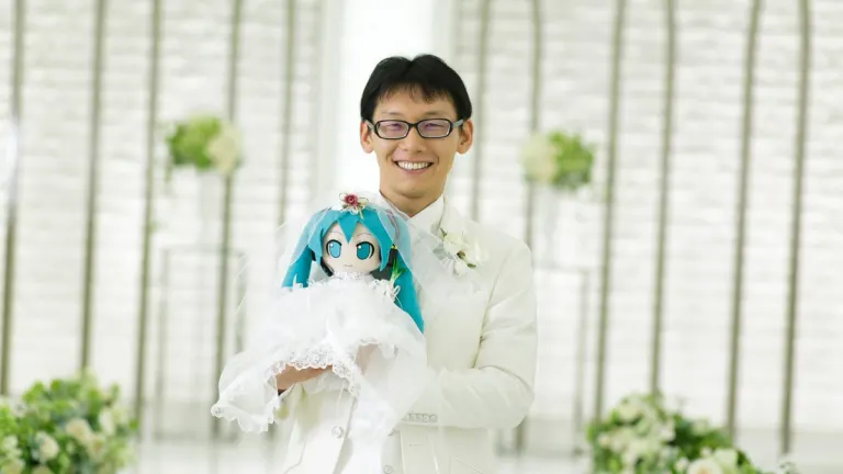 El hombre que se casó con Hatsune Miku se convierte en el primer viudo de holograma del mundo