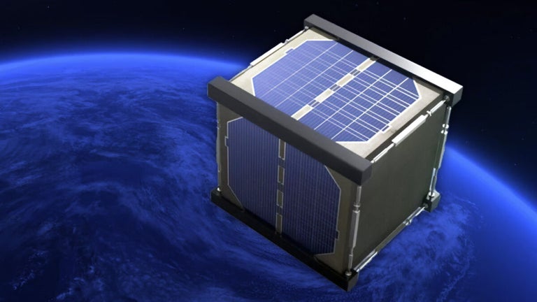 El primer satélite de madera llega al espacio