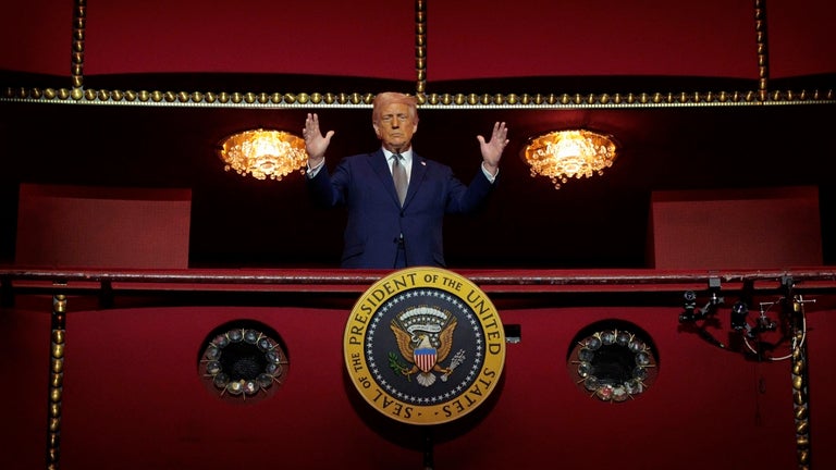 Guerra abierta contra Tru…