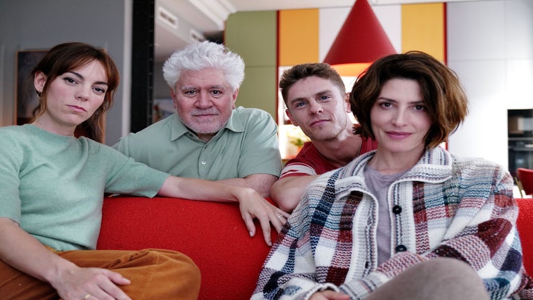 Pedro Almodovar muestra e…