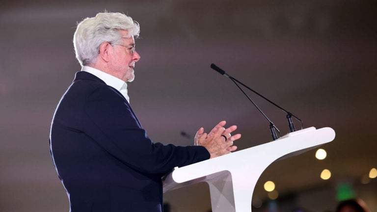 George Lucas vuelve a adv…