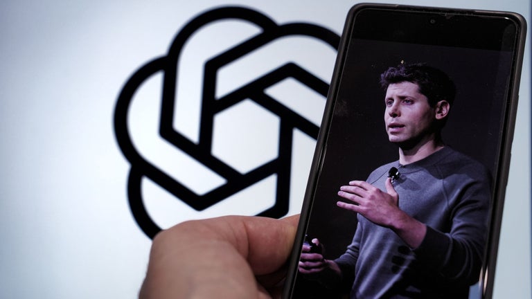 OpenAI paga a influencers…