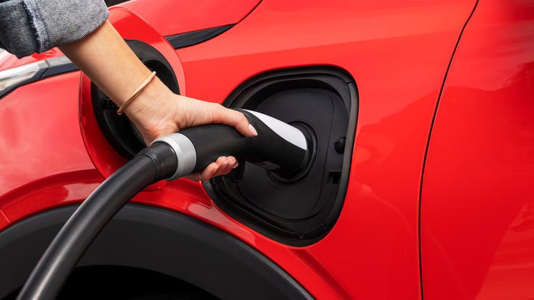 Coche eléctrico: cargarlo…