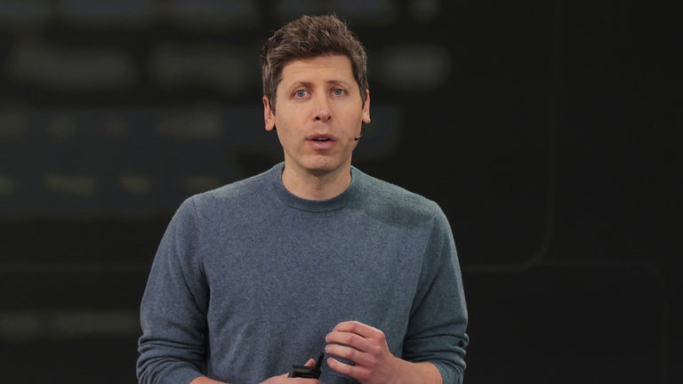 Sam Altman carga contra l…