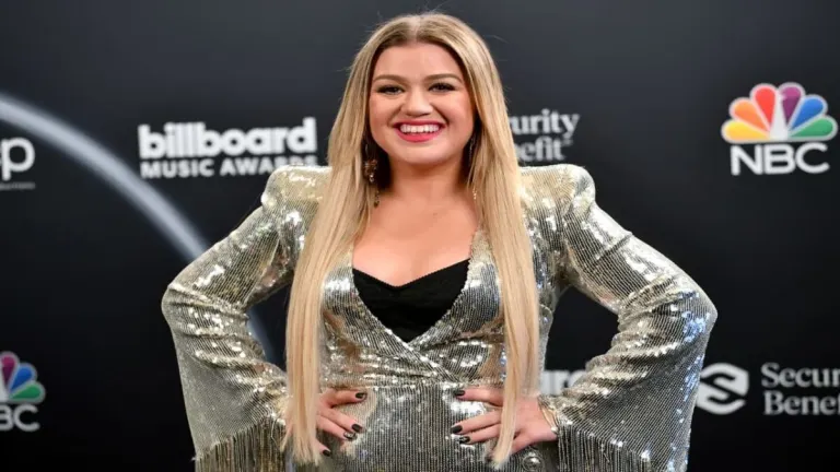 Image of article: Kelly Clarkson: The Music…