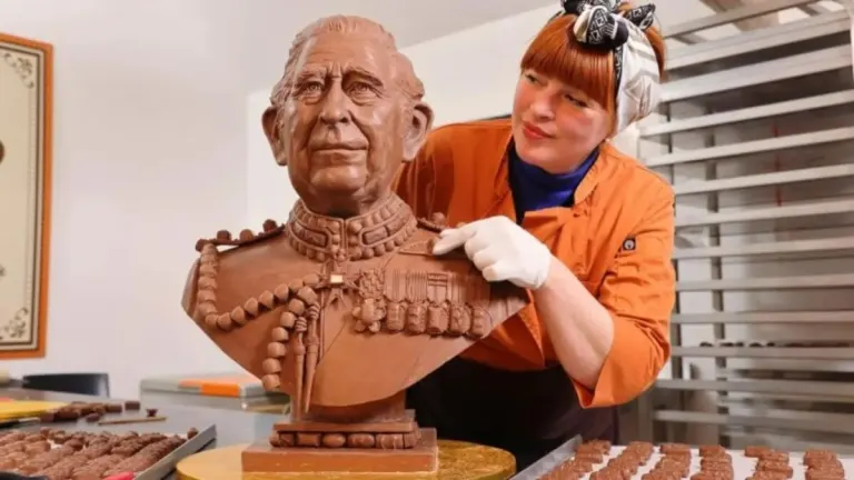 The Curious Tale of Carlos III’s Coronation: Chocolate Sculpture Surprises All