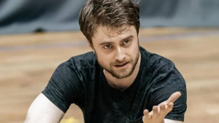 Image of article: Daniel Radcliffe Breaks t…