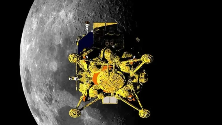 Image of article: Russia’s Moon Mission Fac…