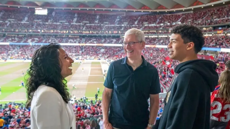 Image of article: Tim Cook visits Spain: th…