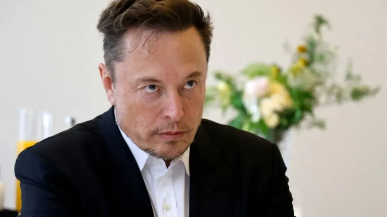 Image of article: Elon Musk is a walking da…