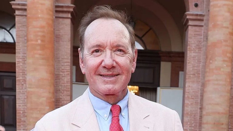 Kevin Spacey can't stop c…