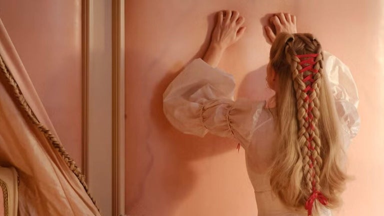 Margot Robbie's room in '…