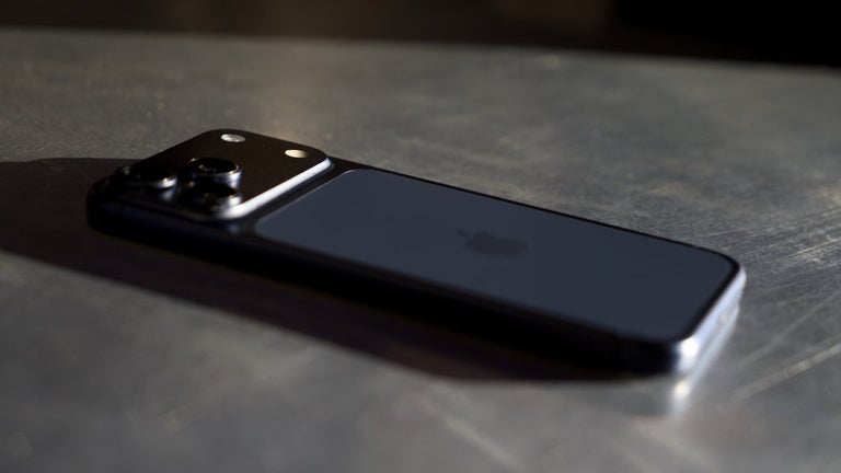 iPhone 18 may cost $100 m…