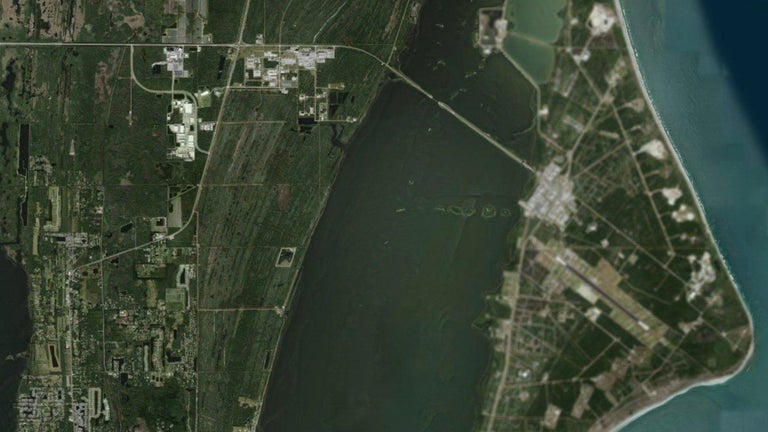 Apple Maps now blurs some…