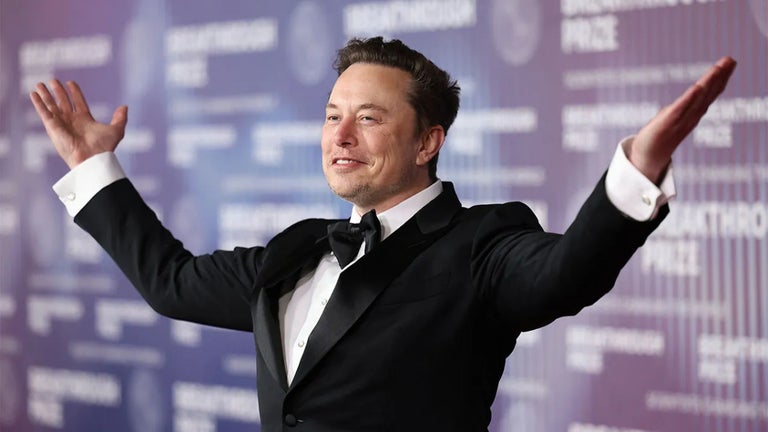 Elon Musk now says he doe…