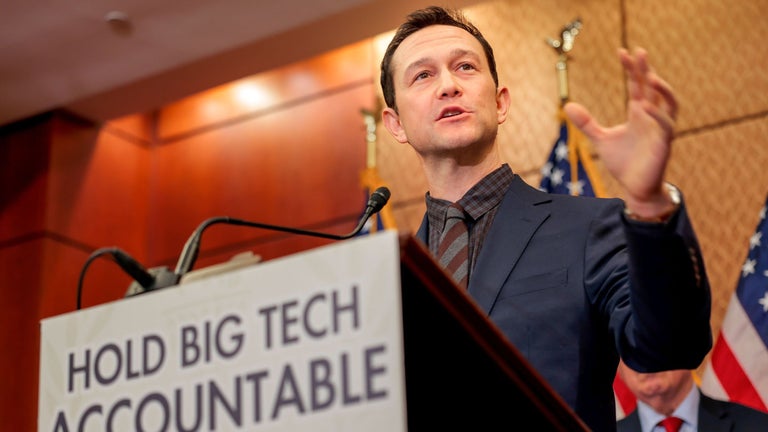 Joseph Gordon-Levitt warn…