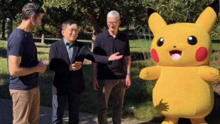 Pikachu visite l’Apple Pa…