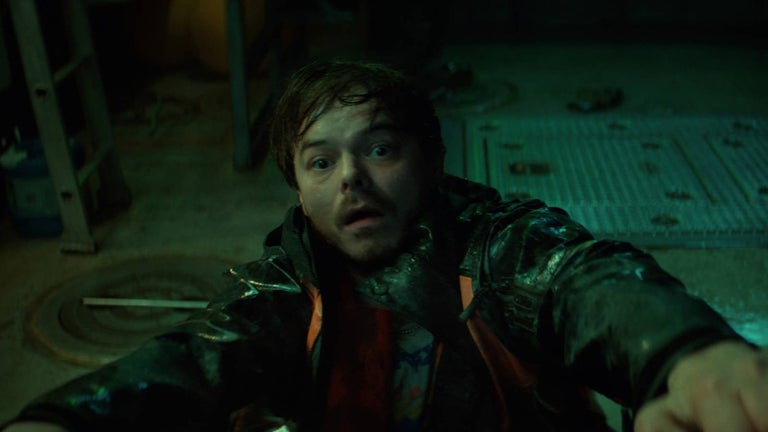 Below : Netflix dévoile e…