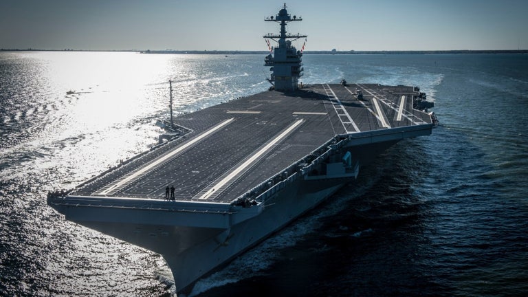 Type 004: le porte-avions…