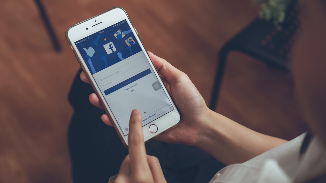 Facebook experimenta una …