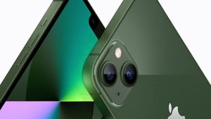 Si quieres hacerte con este iPhone 13, ahora puedes conseguirlo por un precio inferior a 600 euros gracias a esta oferta