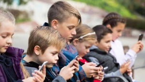 Si tienes 16 años y te flipan las redes sociales, tenemos malas noticias: se acabó lo que se daba