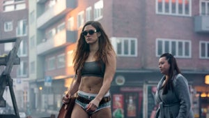 Imagen del artículo: Los visitantes es el thri…