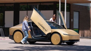 Imagen del artículo: Tesla veta a los menores …