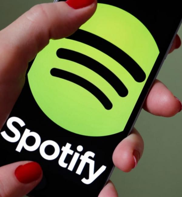 How to hide Spotify socia…