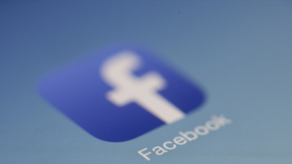 A Facebook bug put your p…