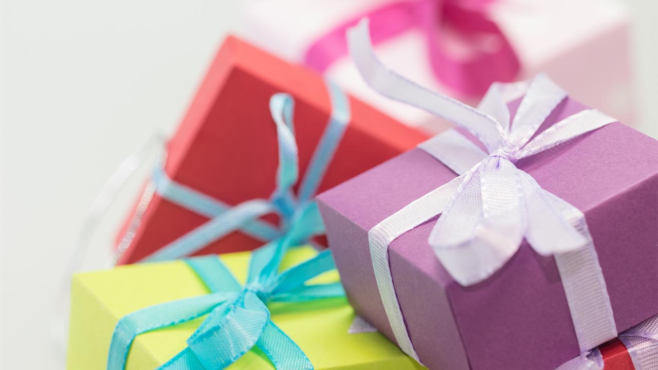 Giving these Free Gifts w…