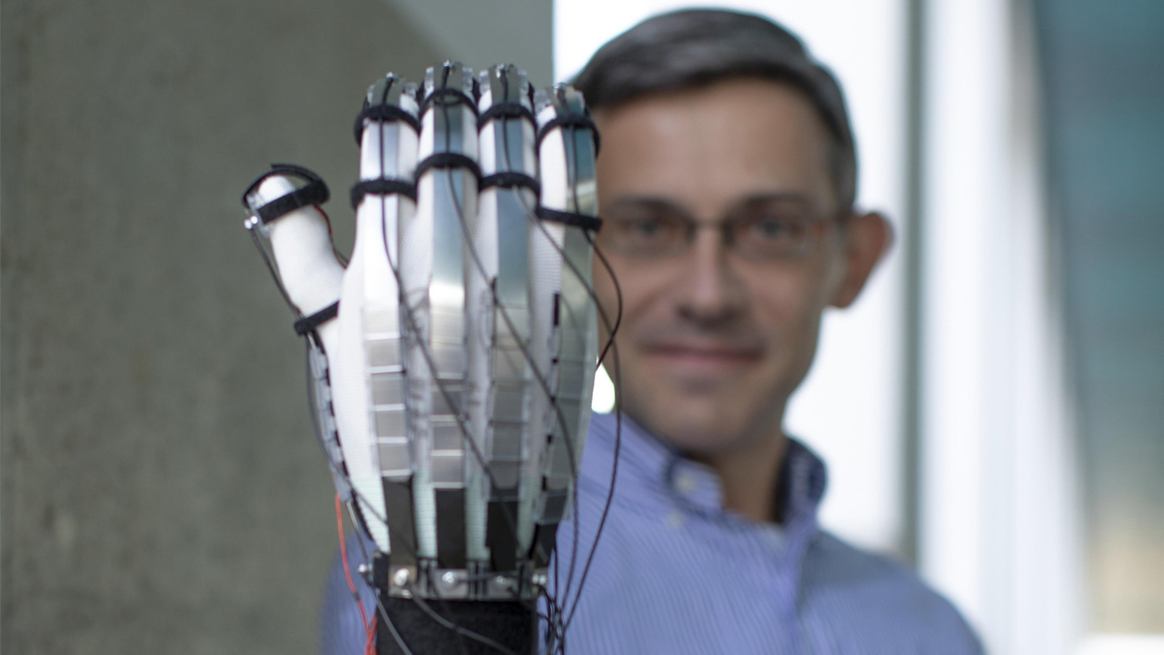 Scientists create gloves …