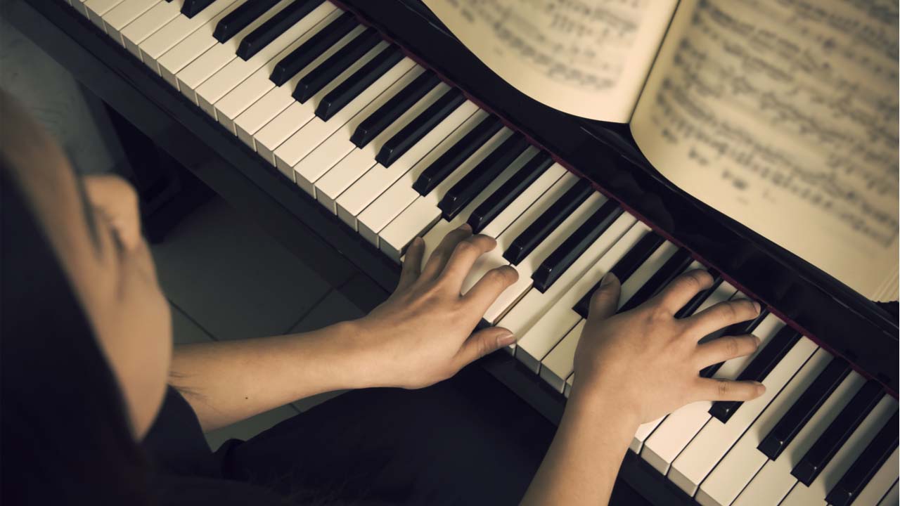 Image of article: Learn to play the piano o…