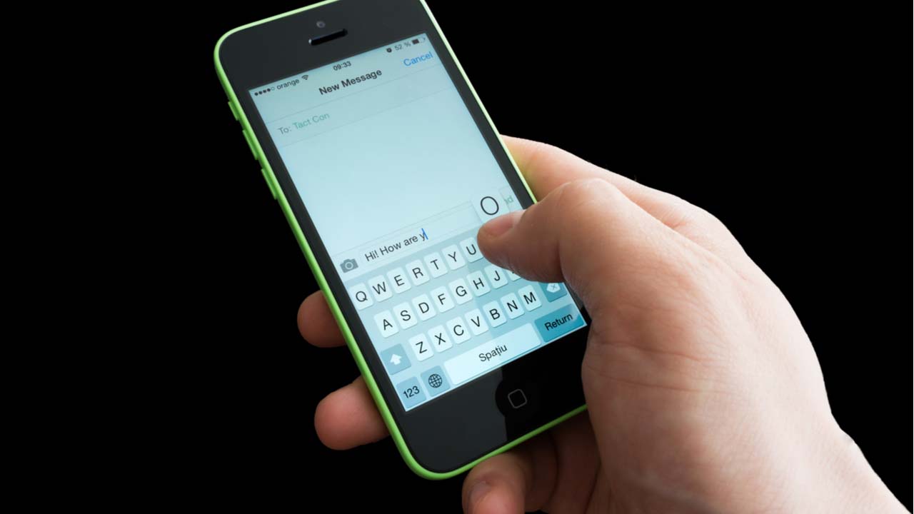 Image of article: iPhones can be hacked jus…