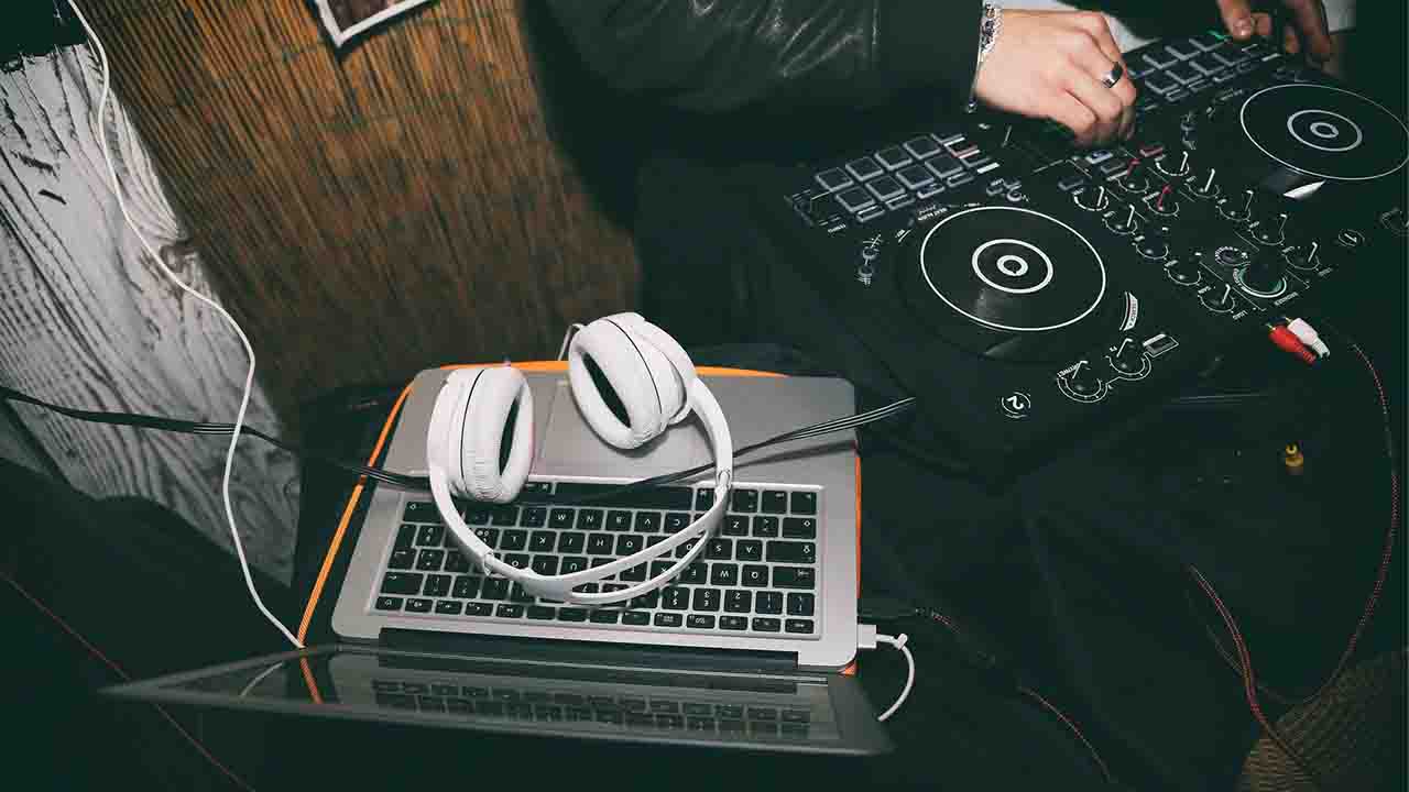 Image of article: Best YouTube DJ tutorials