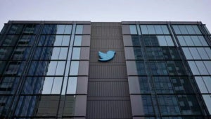 Twitter hits financial cr…