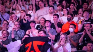 Crowd’s Disapproval: Elon…