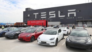 Tesla returns to India an…