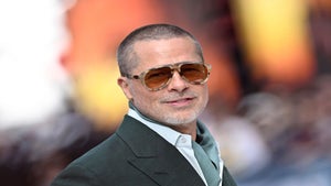 Brad Pitt admire la nouve…