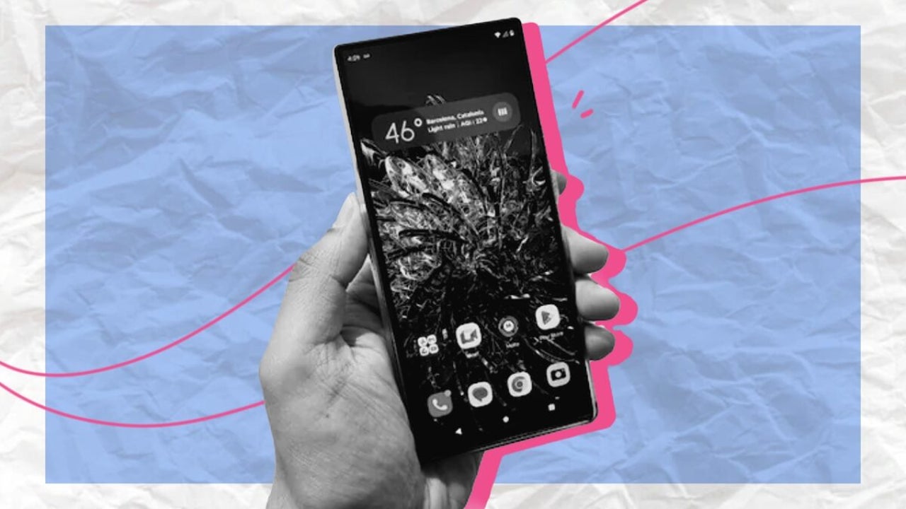 MWC 2023: vuelve el Motorola Rizr, en forma de pantalla enrollable