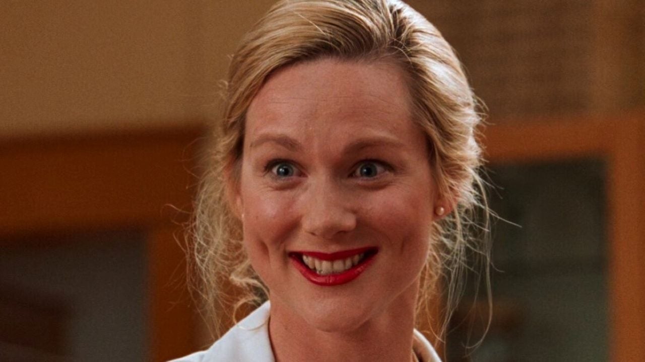 “Una de las mejores películas malas”. Laura Linney adora este horror cinematográfico de los 90