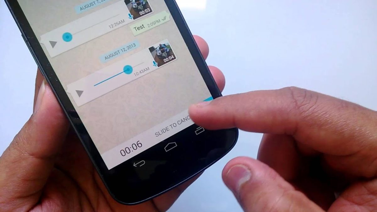 How to send a voice message using WhatsApp