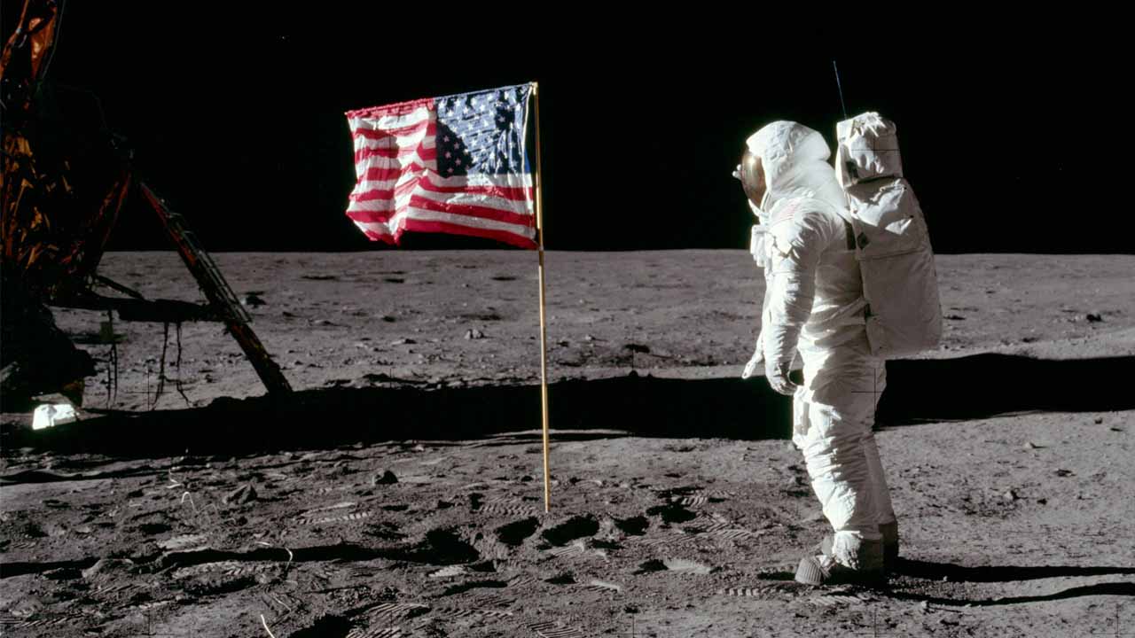 Walk on the moon with this 4K guided tour by NASA