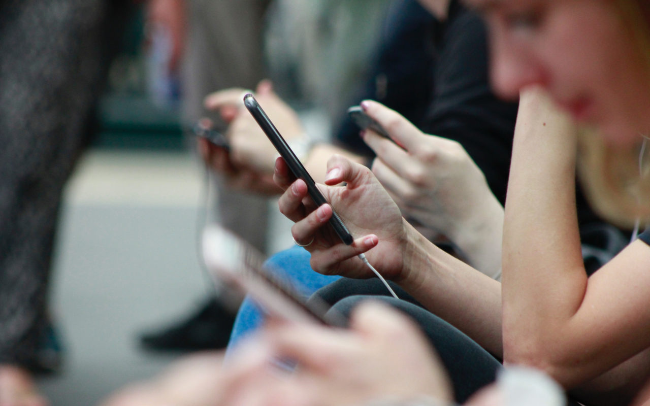 How to stay positive when social media brings you down