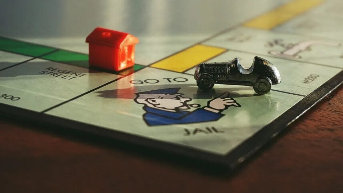 Roblox fans will soon have a themed Monopoly board game of their