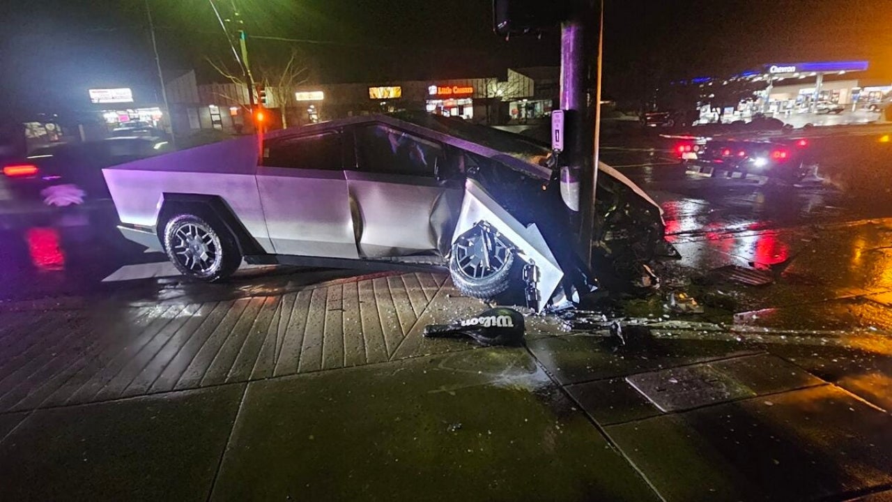 The terrifying experience of a Tesla Driver highlights the flaws of autonomous driving