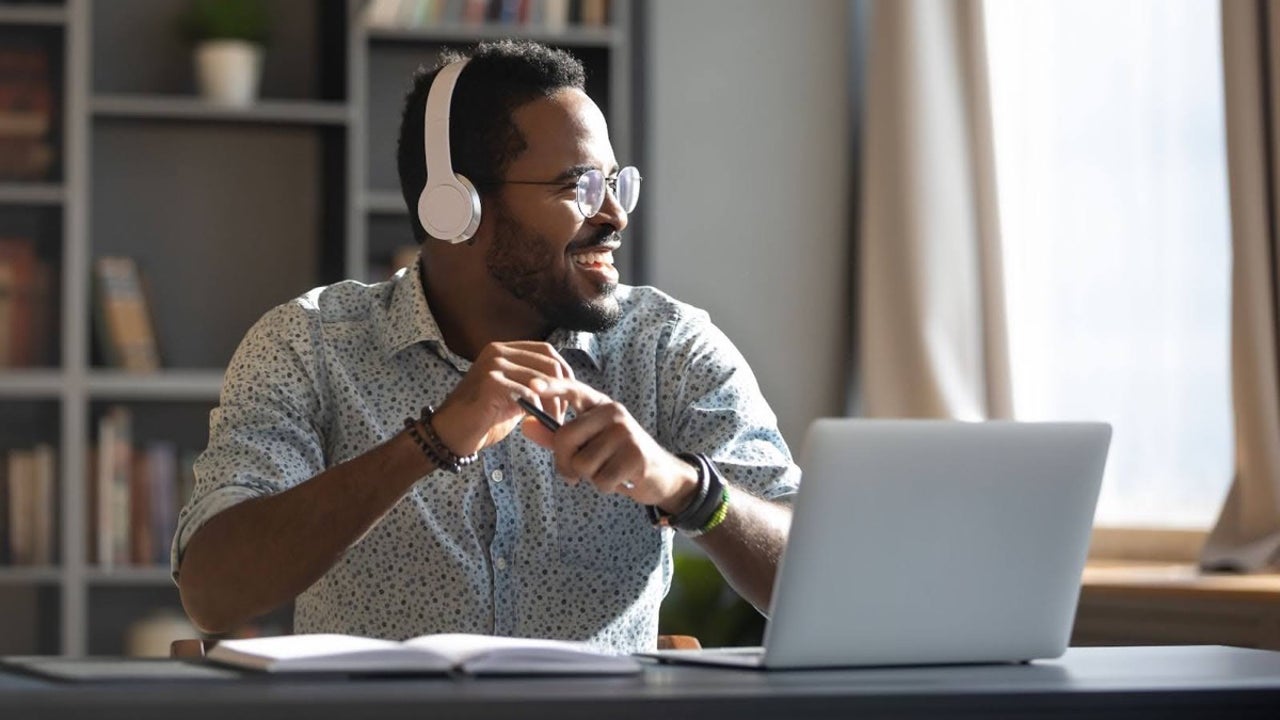 Black Friday Scams: How Avast Scam Guardian Protects You from Fake Deals in Real Time