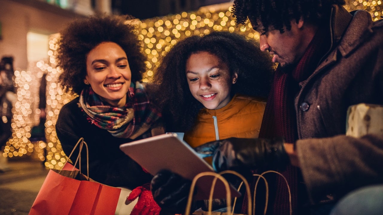 The Spirit of Giving: How to Donate Safely Online This Christmas