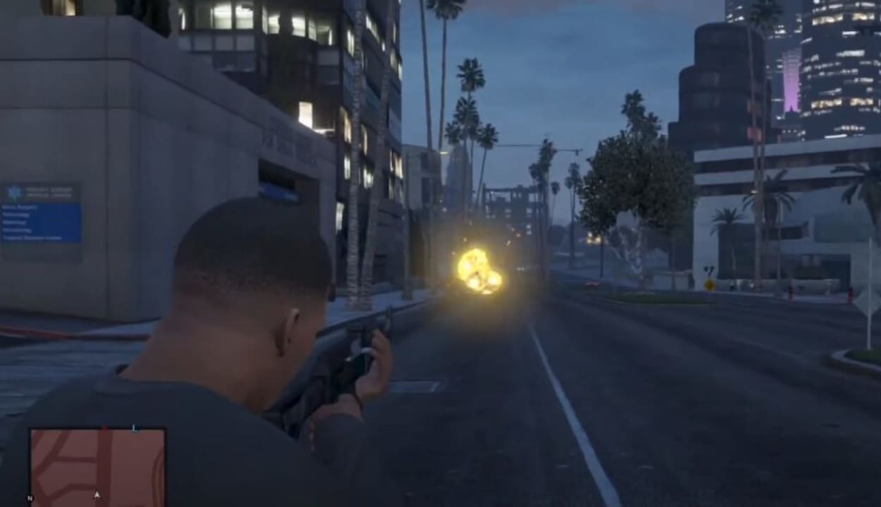 Franklin disparando munición explosiva en GTA 5